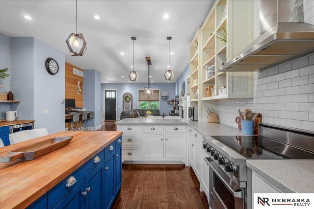 429 N 163rd Street, Omaha, NE 68118