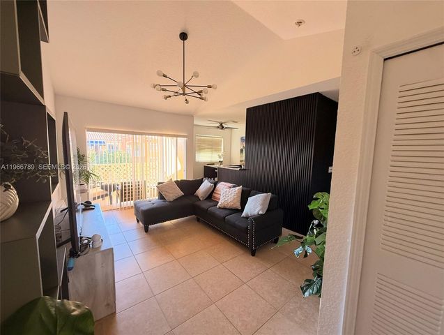 20930 SW 87th Ave 305, Cutler Bay, FL 33189