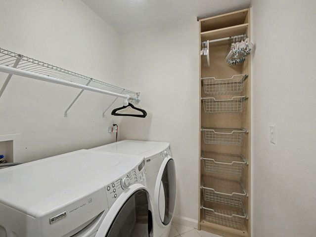 81 Via Verona, Palm Beach Gardens, FL 33418