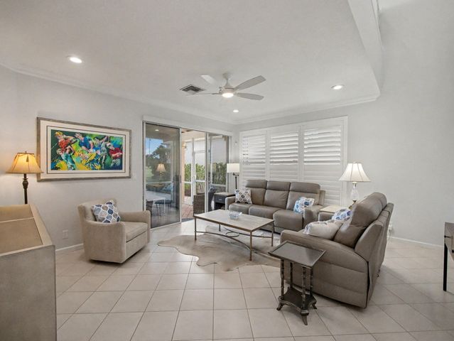 81 Via Verona, Palm Beach Gardens, FL 33418