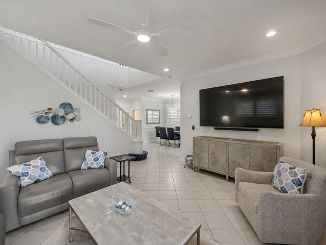 81 Via Verona, Palm Beach Gardens, FL 33418