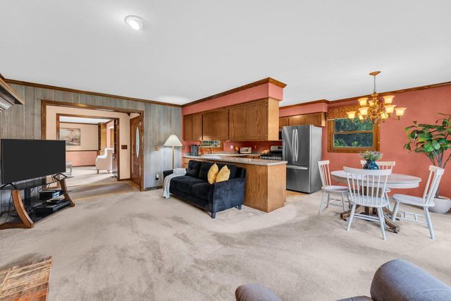 W248S7045 Sugar Maple DRIVE, Waukesha, WI 53189