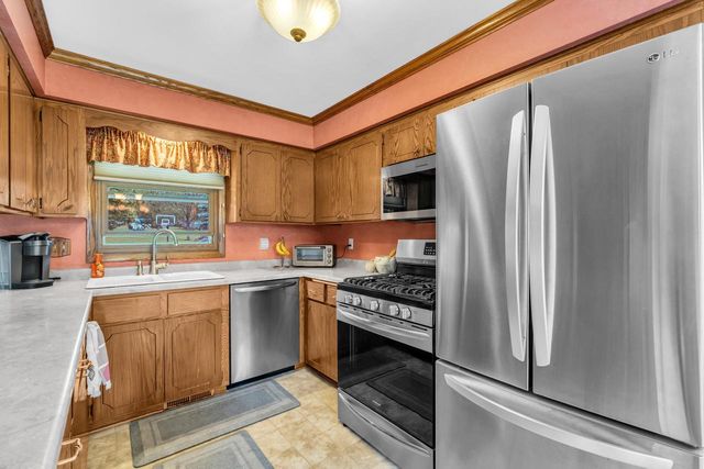 W248S7045 Sugar Maple DRIVE, Waukesha, WI 53189
