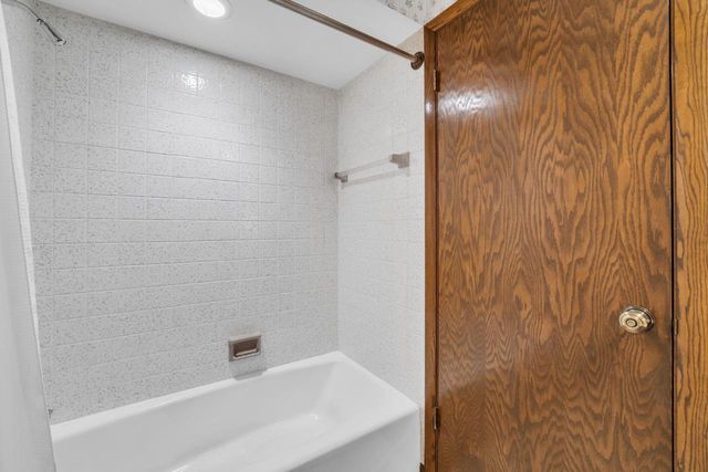 W248S7045 Sugar Maple DRIVE, Waukesha, WI 53189