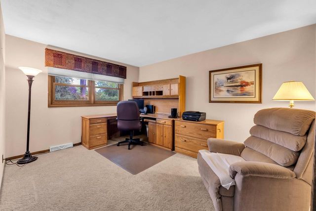 W248S7045 Sugar Maple DRIVE, Waukesha, WI 53189