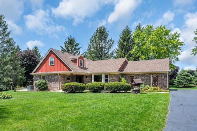 W248S7045 Sugar Maple DRIVE, Waukesha, WI 53189