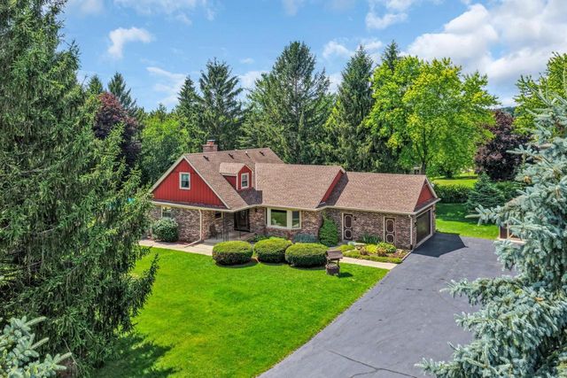 W248S7045 Sugar Maple DRIVE, Waukesha, WI 53189