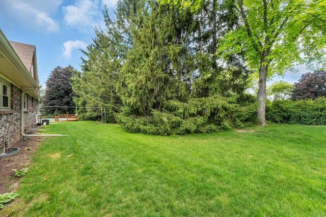 W248S7045 Sugar Maple DRIVE, Waukesha, WI 53189