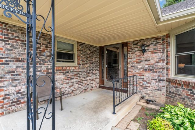 W248S7045 Sugar Maple DRIVE, Waukesha, WI 53189