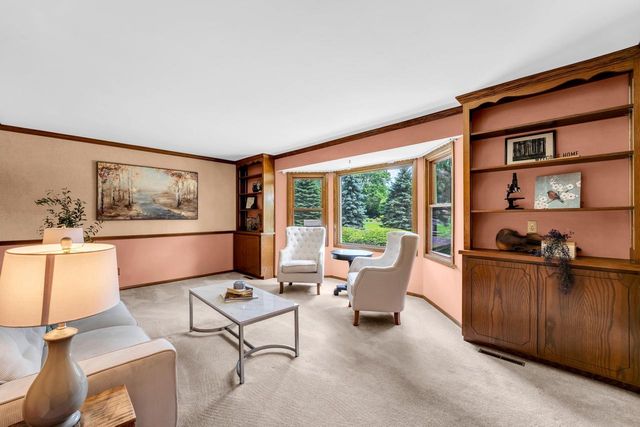 W248S7045 Sugar Maple DRIVE, Waukesha, WI 53189