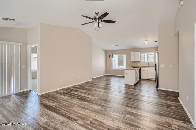 13194 E Mineta Ridge Drive, Vail, AZ 85641