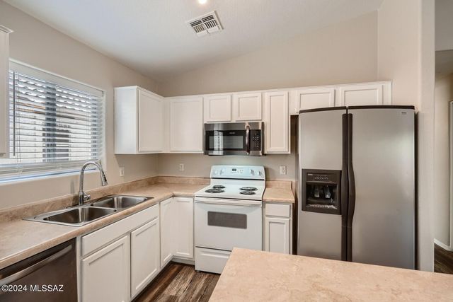 13194 E Mineta Ridge Drive, Vail, AZ 85641