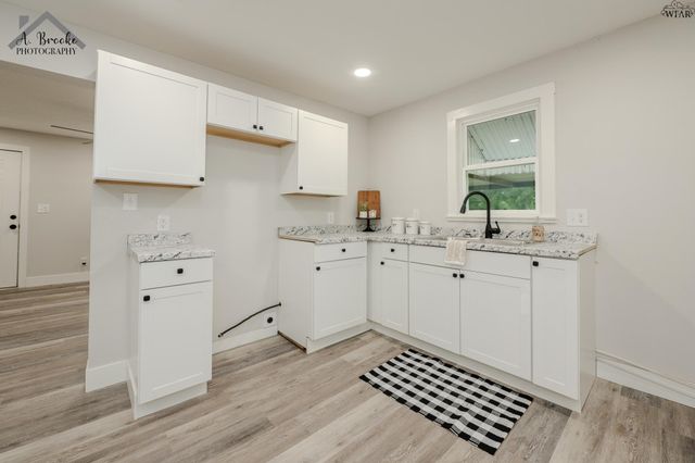 606 E WASHINGTON AVENUE, Iowa Park, TX 76367