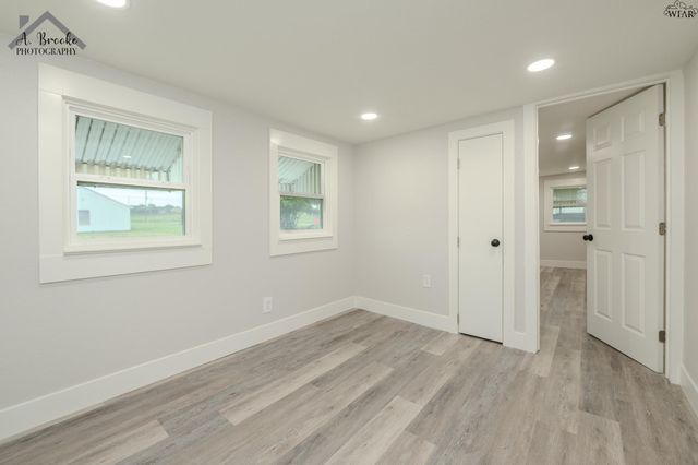 606 E WASHINGTON AVENUE, Iowa Park, TX 76367