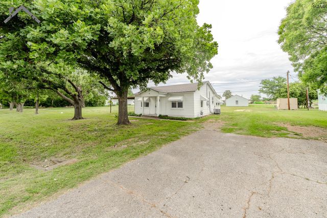 606 E WASHINGTON AVENUE, Iowa Park, TX 76367