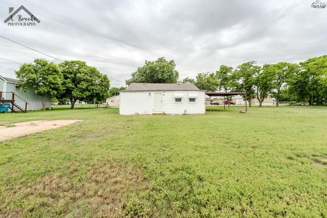 606 E WASHINGTON AVENUE, Iowa Park, TX 76367
