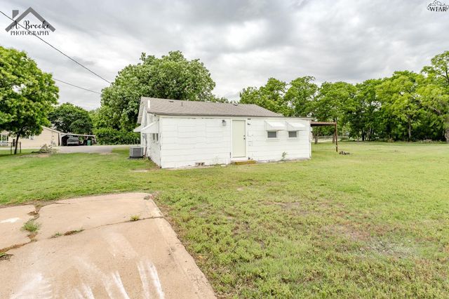 606 E WASHINGTON AVENUE, Iowa Park, TX 76367