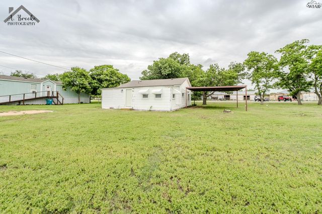 606 E WASHINGTON AVENUE, Iowa Park, TX 76367
