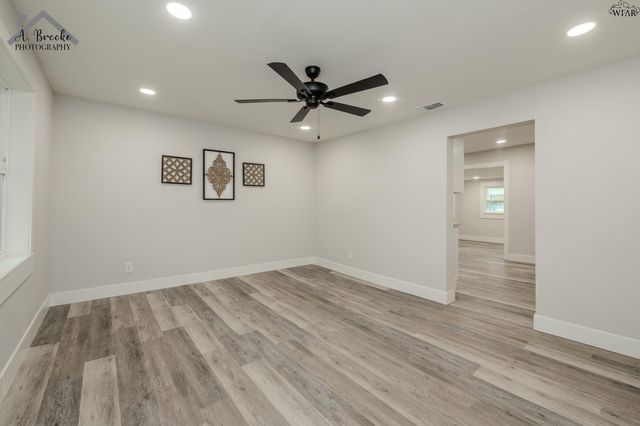 606 E WASHINGTON AVENUE, Iowa Park, TX 76367