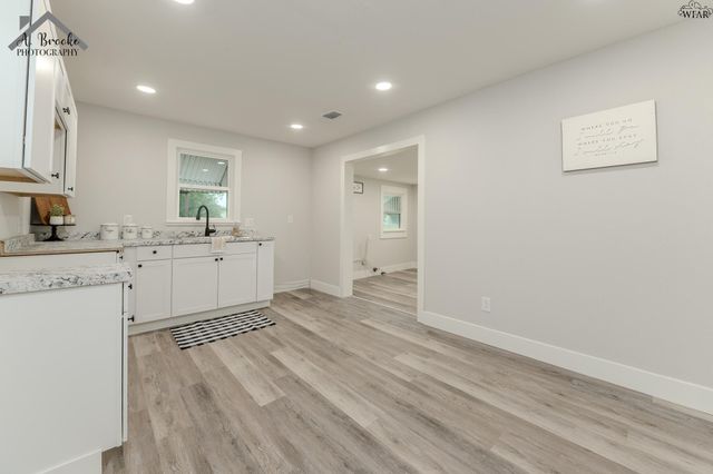 606 E WASHINGTON AVENUE, Iowa Park, TX 76367