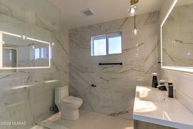 4939 E River Road, Tucson, AZ 85718