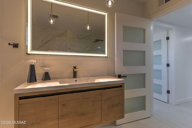 4939 E River Road, Tucson, AZ 85718