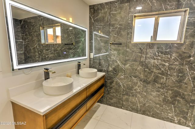 4939 E River Road, Tucson, AZ 85718