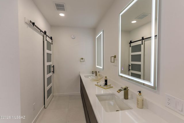 4939 E River Road, Tucson, AZ 85718