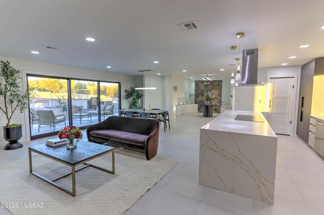 4939 E River Road, Tucson, AZ 85718