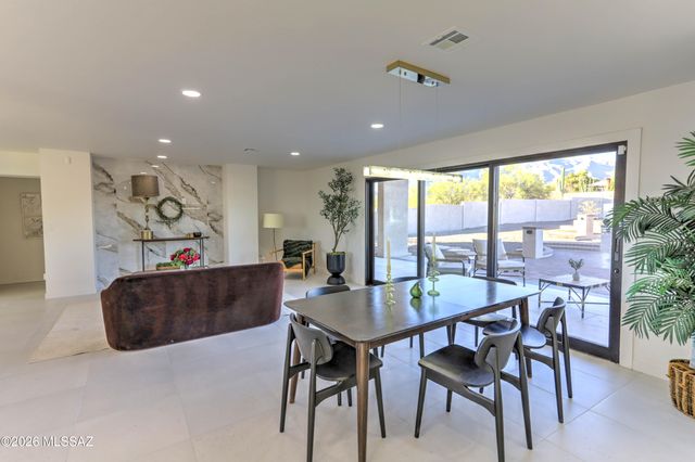 4939 E River Road, Tucson, AZ 85718