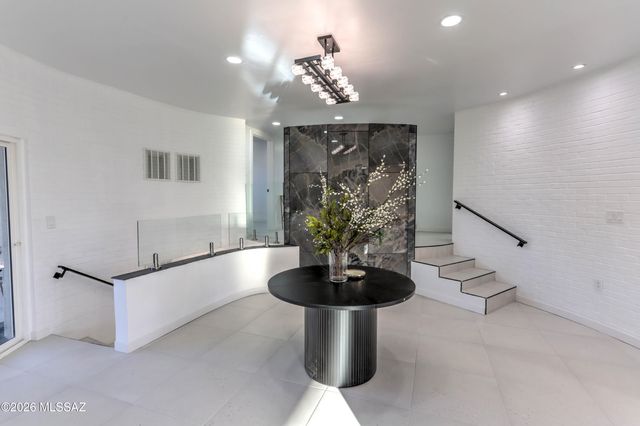 4939 E River Road, Tucson, AZ 85718