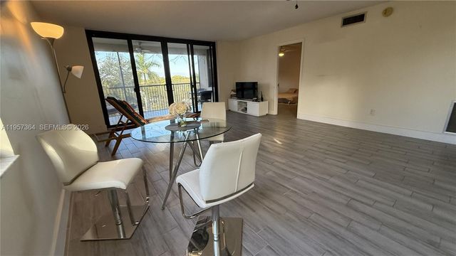 6800 Cypress Rd 501, Plantation, FL 33317