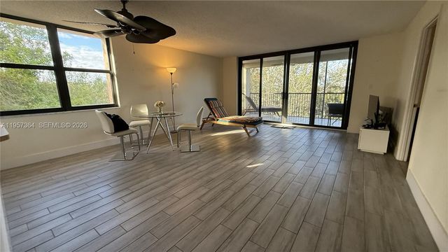 6800 Cypress Rd 501, Plantation, FL 33317