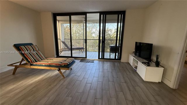 6800 Cypress Rd 501, Plantation, FL 33317