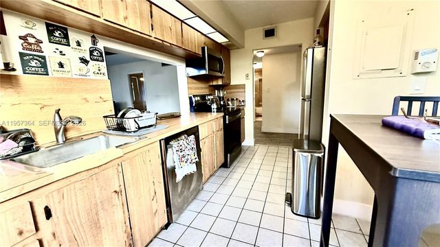 6800 Cypress Rd 501, Plantation, FL 33317