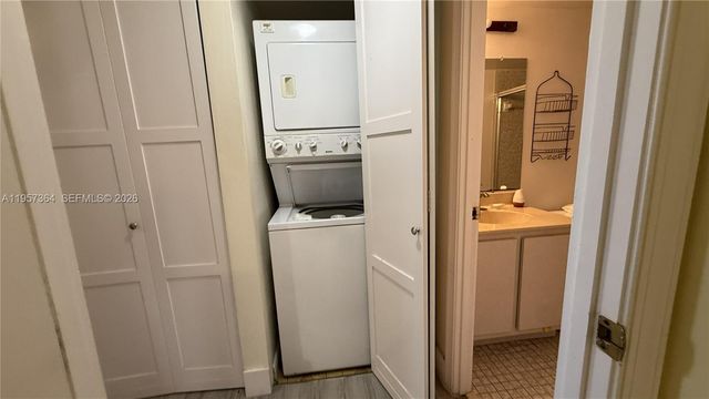 6800 Cypress Rd 501, Plantation, FL 33317