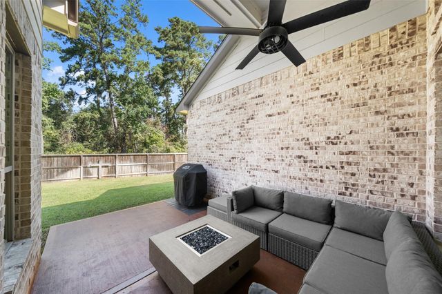226 Poplar Crest Drive, Conroe, TX 77304