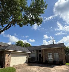 3211 Mesquite Drive, Sugar Land, TX 77479