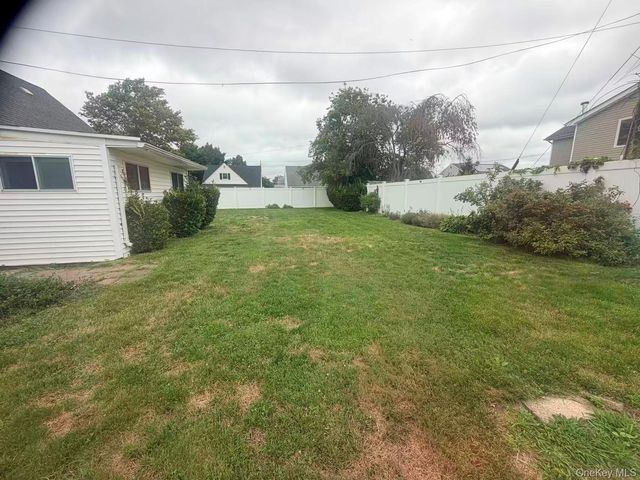 190 Meridian Road, Levittown, NY 11756