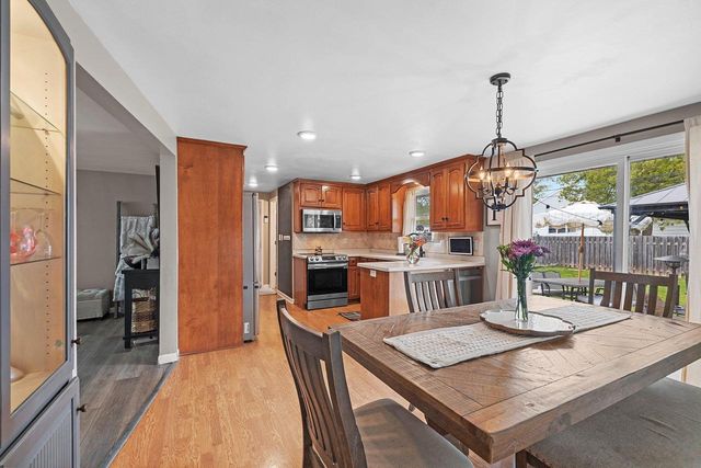 980 MANCEL LANE, Green Bay, WI 54304