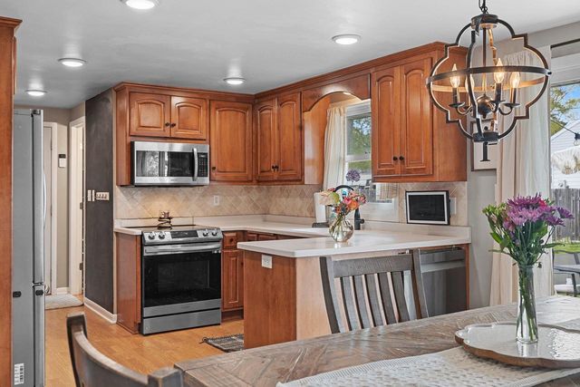 980 MANCEL LANE, Green Bay, WI 54304