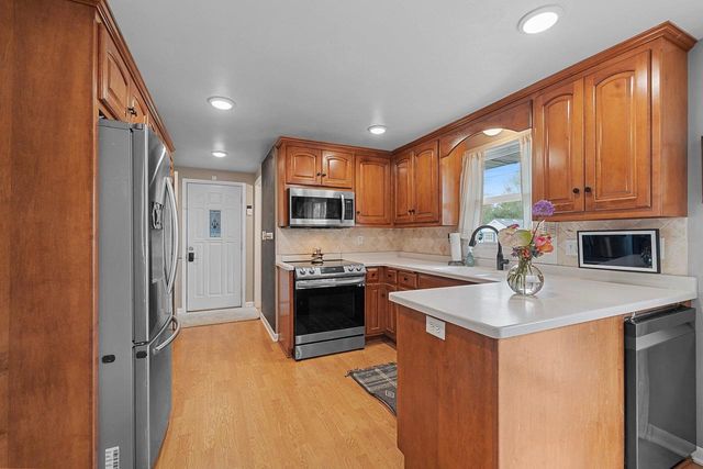 980 MANCEL LANE, Green Bay, WI 54304