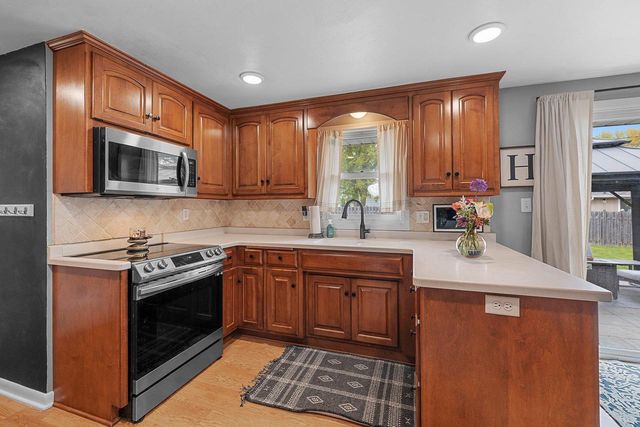 980 MANCEL LANE, Green Bay, WI 54304