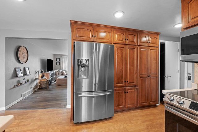 980 MANCEL LANE, Green Bay, WI 54304