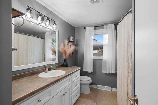980 MANCEL LANE, Green Bay, WI 54304