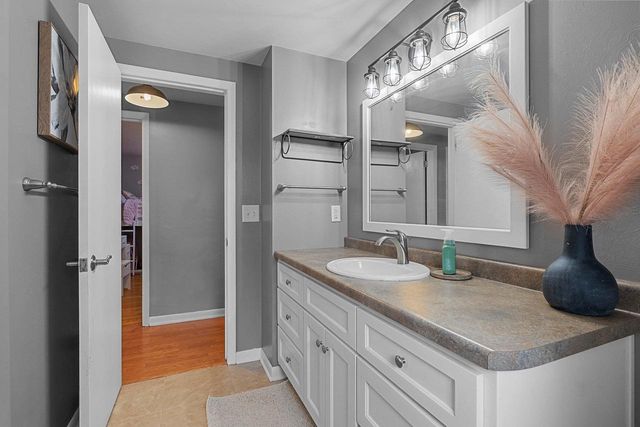 980 MANCEL LANE, Green Bay, WI 54304