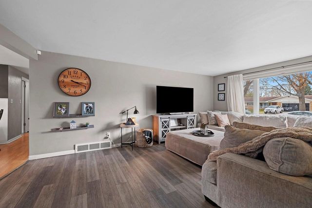 980 MANCEL LANE, Green Bay, WI 54304