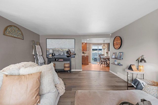 980 MANCEL LANE, Green Bay, WI 54304