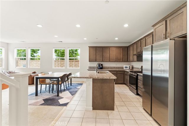 2902 S Halton Paseo, Ontario, CA 91761