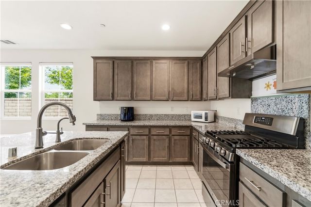 2902 S Halton Paseo, Ontario, CA 91761